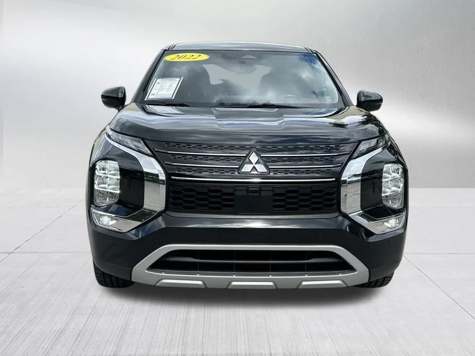 2022 Mitsubishi Outlander - Image 2 of 12