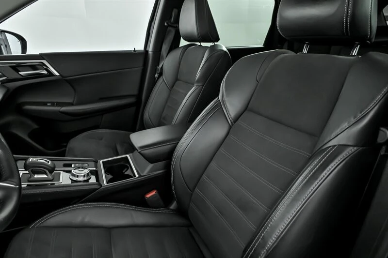 2022 Mitsubishi Outlander - Image 18 of 21