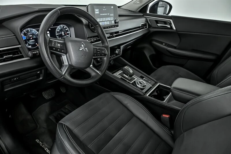 2022 Mitsubishi Outlander - Image 16 of 21