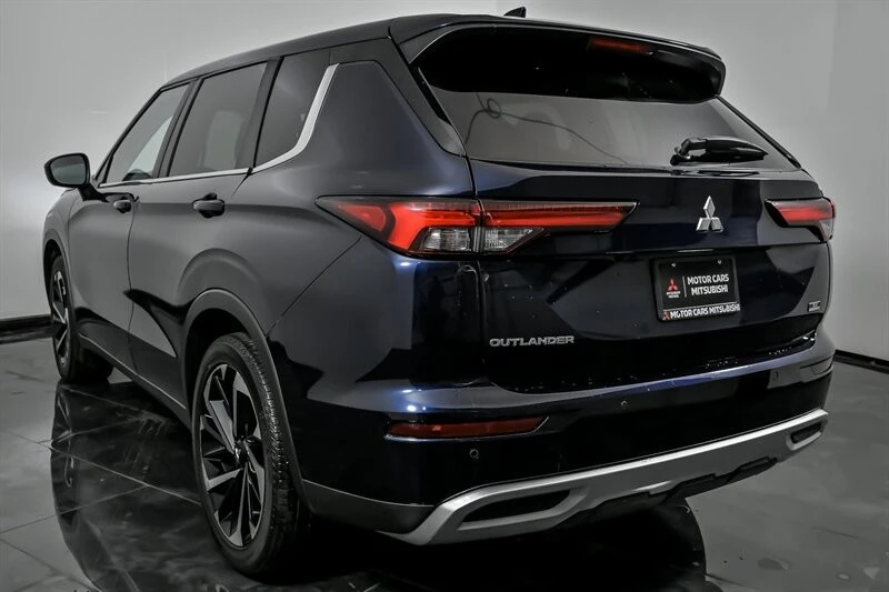 2022 Mitsubishi Outlander - Image 8 of 21