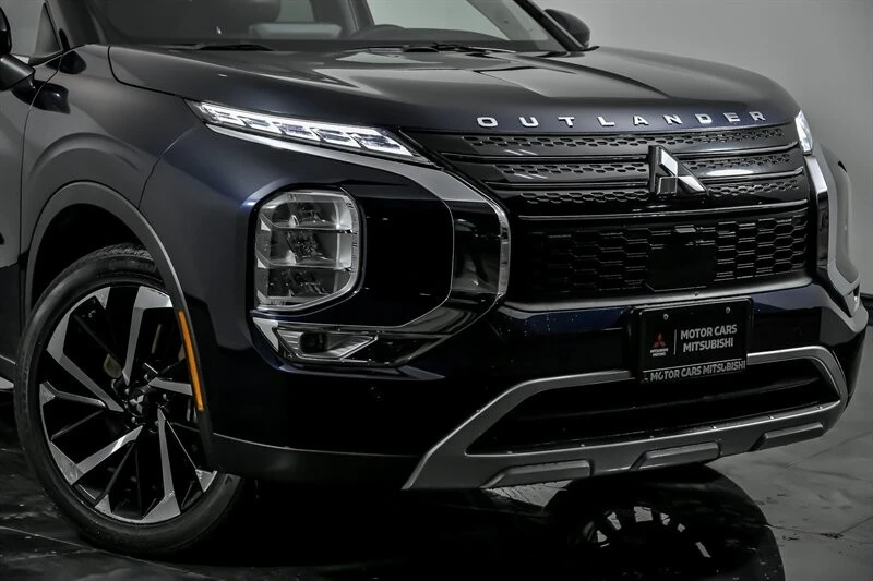 2022 Mitsubishi Outlander - Image 2 of 21