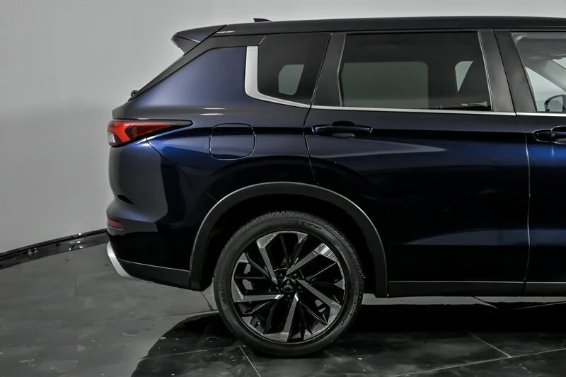 2022 Mitsubishi Outlander - Image 11 of 21