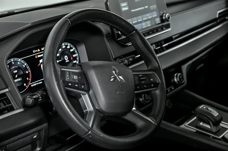 2022 Mitsubishi Outlander - Image 21 of 21