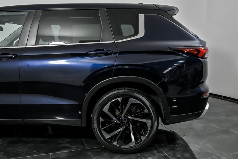 2022 Mitsubishi Outlander - Image 7 of 21