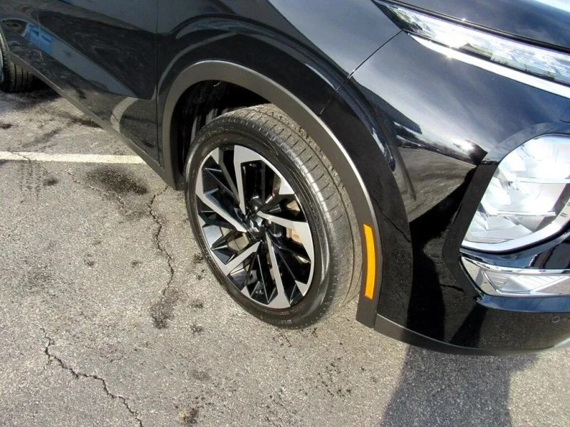 2022 Mitsubishi Outlander - Image 12 of 12