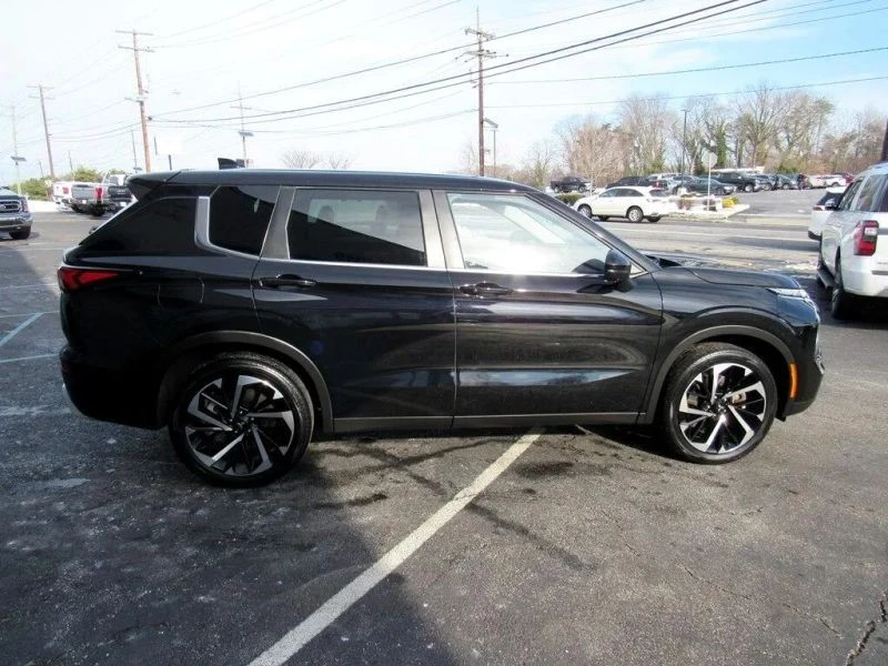 2022 Mitsubishi Outlander - Image 8 of 12