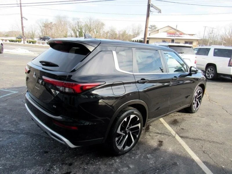 2022 Mitsubishi Outlander - Image 7 of 12