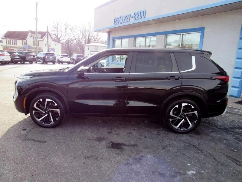 2022 Mitsubishi Outlander - Image 3 of 12