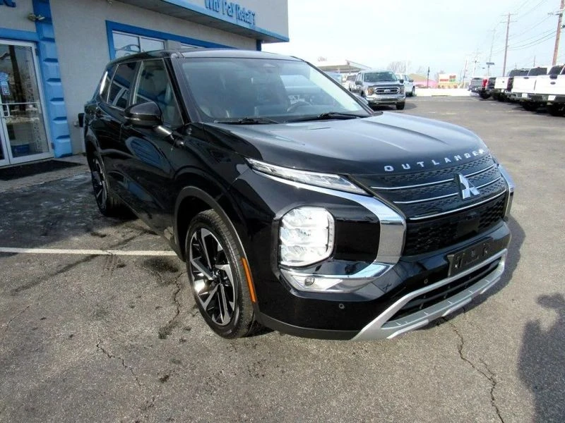 2022 Mitsubishi Outlander - Image 10 of 12