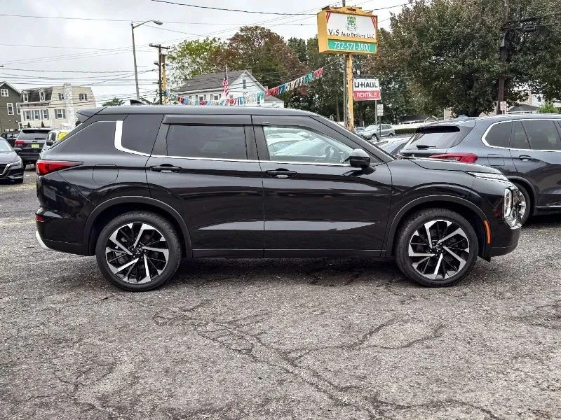 2022 Mitsubishi Outlander - Image 4 of 12