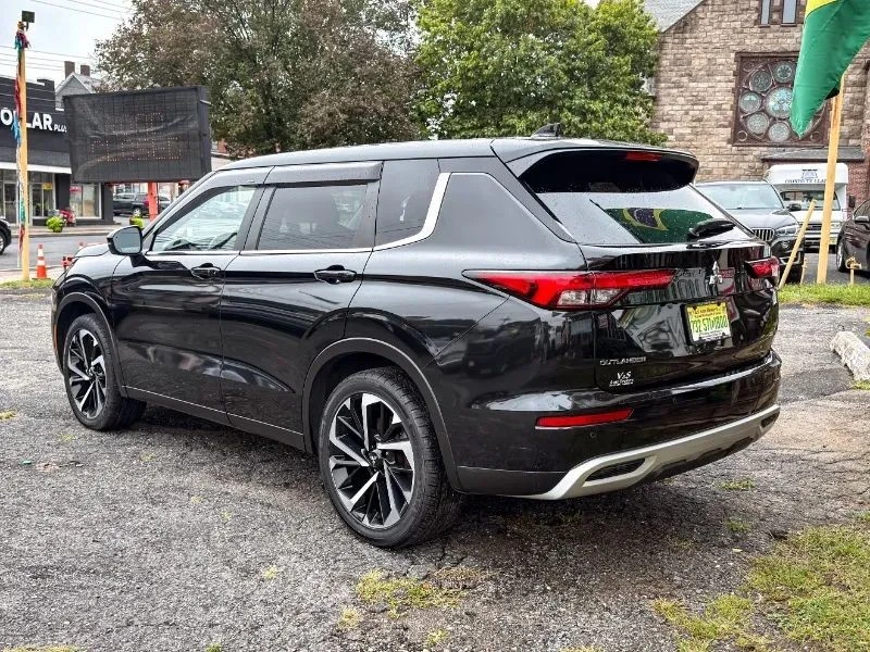 2022 Mitsubishi Outlander - Image 7 of 12