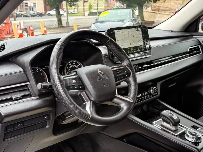 2022 Mitsubishi Outlander - Image 12 of 12