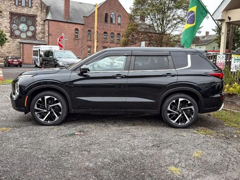 2022 Mitsubishi Outlander - Image 8 of 12