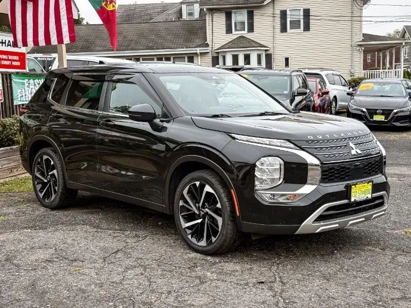 2022 Mitsubishi Outlander - Image 3 of 12