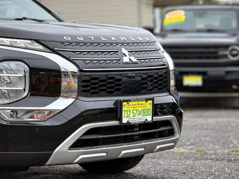 2022 Mitsubishi Outlander - Image 10 of 12