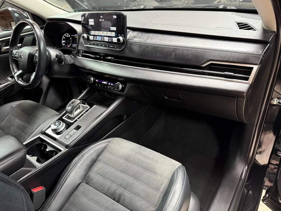 2022 Mitsubishi Outlander - Image 11 of 21