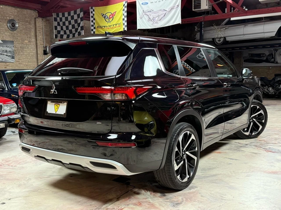 2022 Mitsubishi Outlander - Image 4 of 21