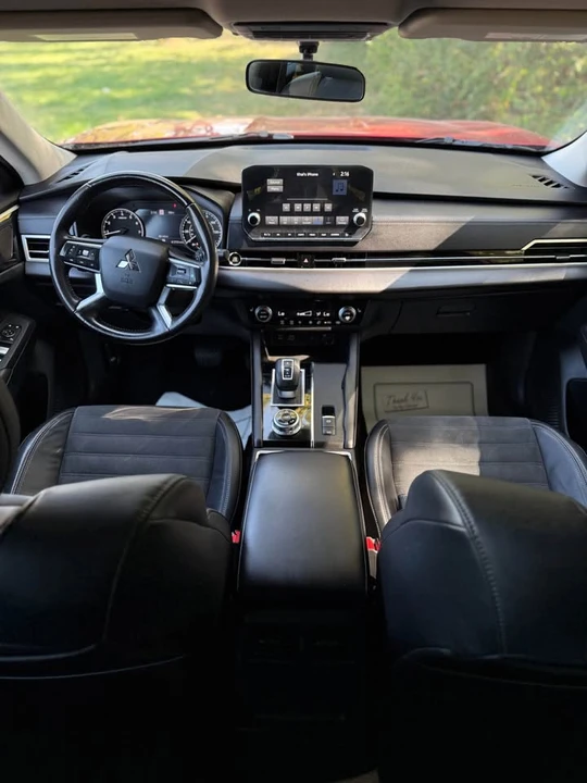 2022 Mitsubishi Outlander - Image 9 of 10