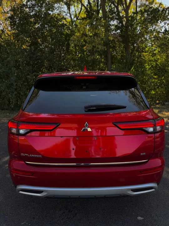2022 Mitsubishi Outlander - Image 4 of 10