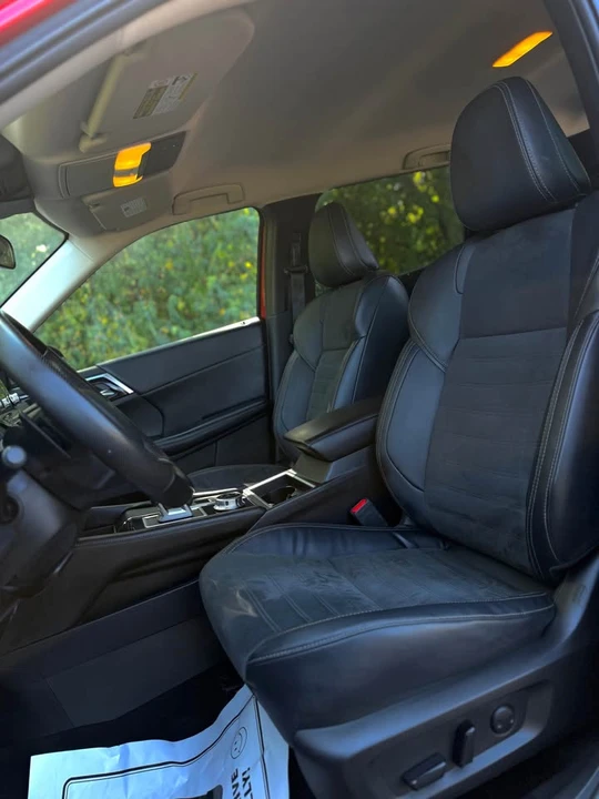 2022 Mitsubishi Outlander - Image 8 of 10
