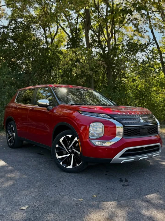 2022 Mitsubishi Outlander - Image 3 of 10