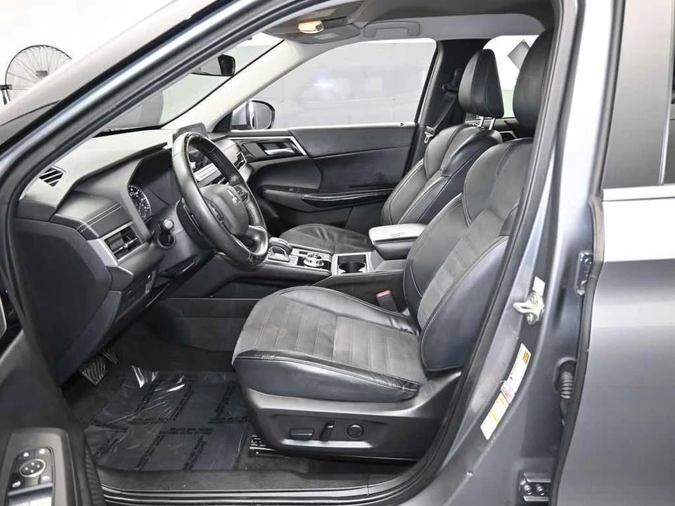 2022 Mitsubishi Outlander - Image 9 of 17