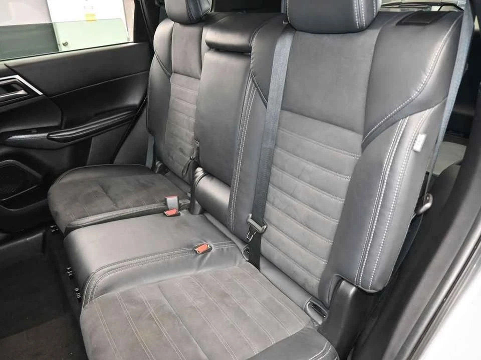 2022 Mitsubishi Outlander - Image 16 of 17