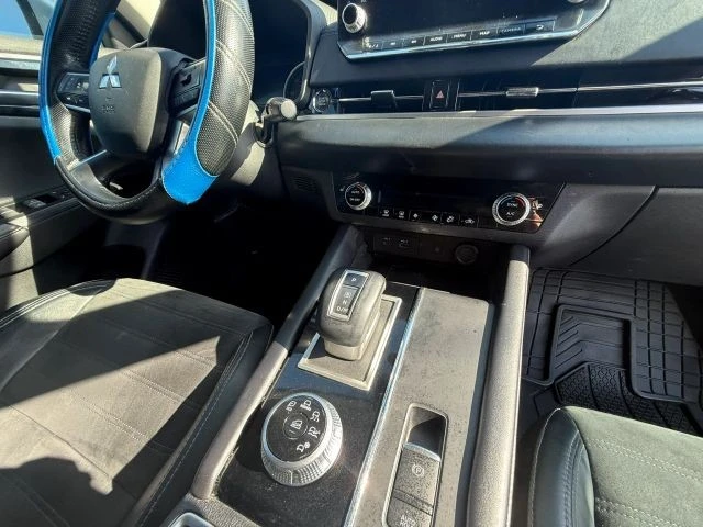 2022 Mitsubishi Outlander - Image 14 of 17