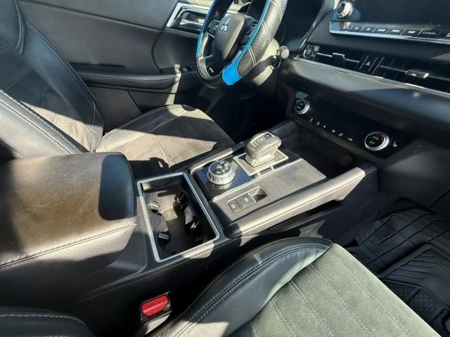 2022 Mitsubishi Outlander - Image 15 of 17