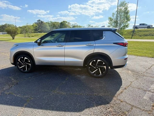 2022 Mitsubishi Outlander - Image 6 of 17