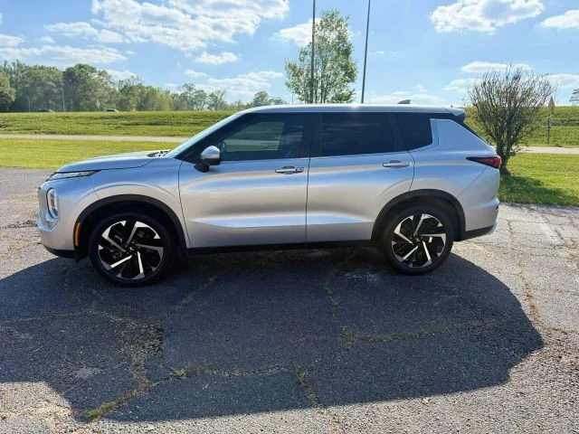 2022 Mitsubishi Outlander - Image 8 of 17