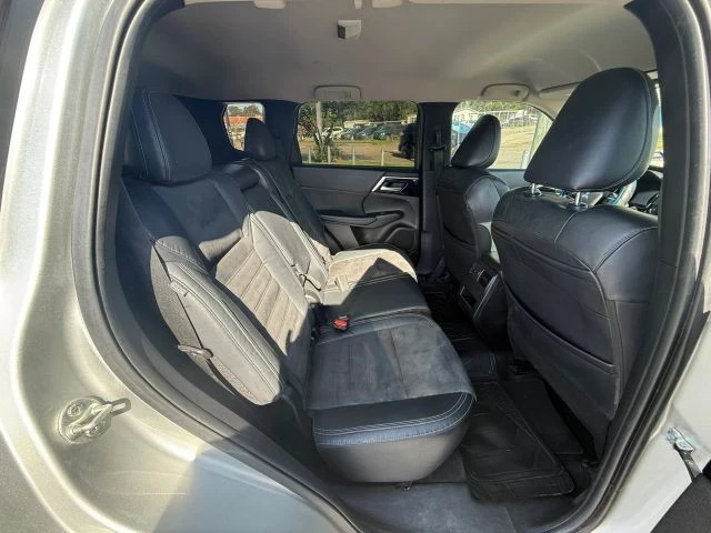 2022 Mitsubishi Outlander - Image 18 of 20