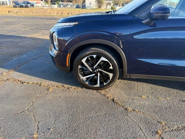 2022 Mitsubishi Outlander - Image 8 of 21