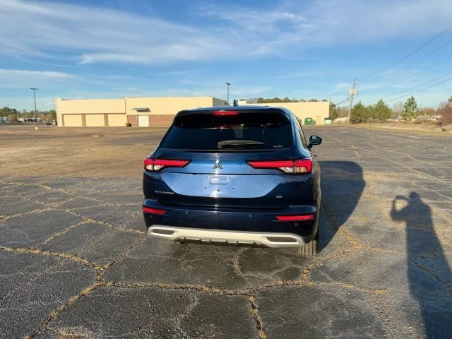 2022 Mitsubishi Outlander - Image 4 of 21