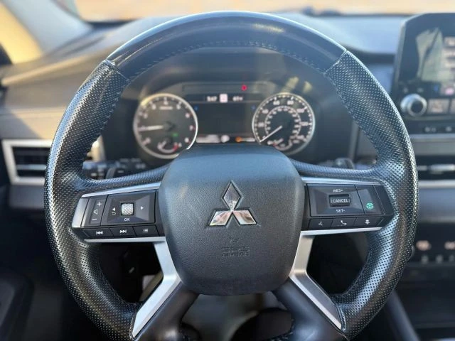 2022 Mitsubishi Outlander - Image 18 of 21