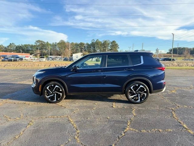 2022 Mitsubishi Outlander - Image 2 of 21