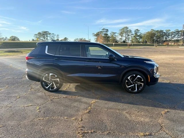 2022 Mitsubishi Outlander - Image 7 of 21