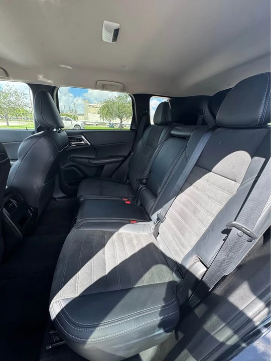 2022 Mitsubishi Outlander - Image 9 of 16
