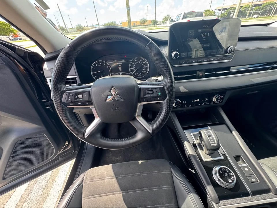 2022 Mitsubishi Outlander - Image 16 of 16
