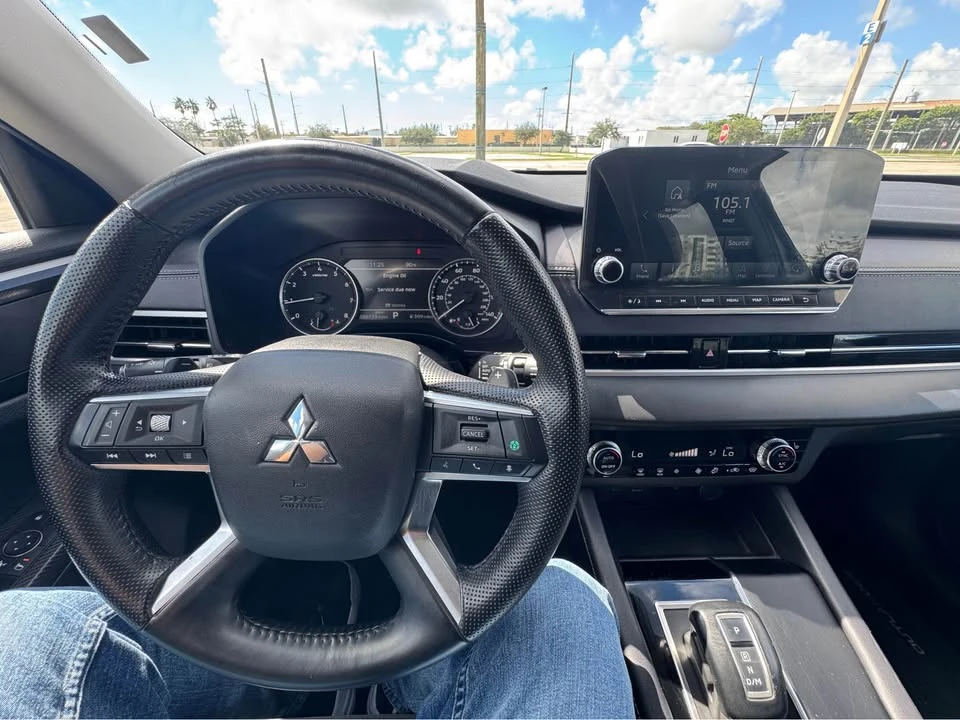 2022 Mitsubishi Outlander - Image 11 of 16