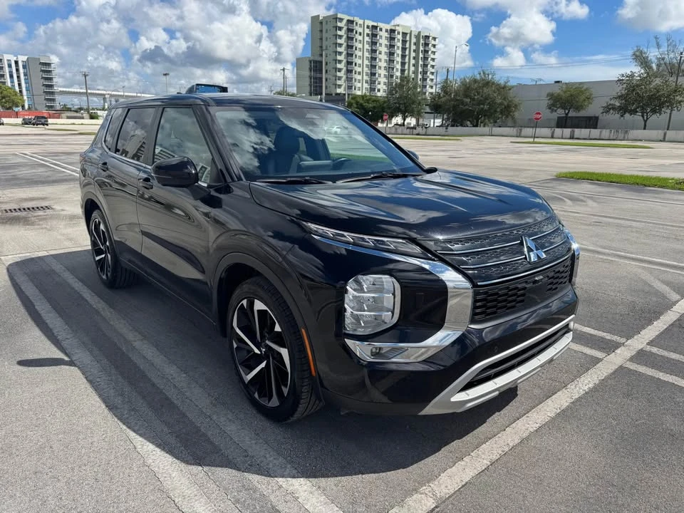2022 Mitsubishi Outlander - Image 4 of 16