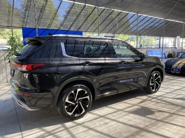 2022 Mitsubishi Outlander - Image 7 of 21