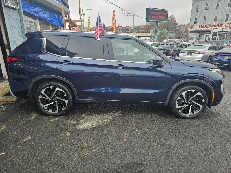 2022 Mitsubishi Outlander - Image 3 of 12