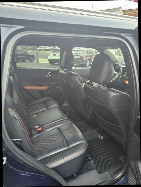 2022 Mitsubishi Outlander - Image 9 of 12