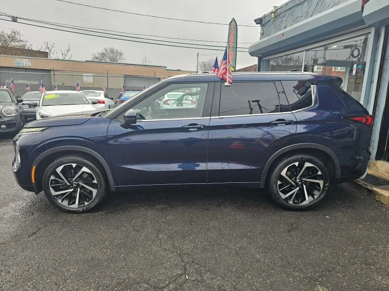2022 Mitsubishi Outlander - Image 2 of 12