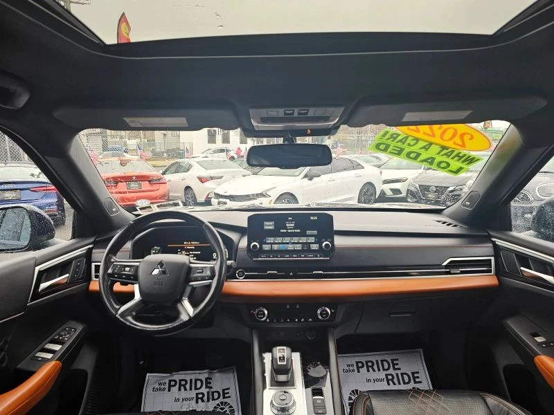 2022 Mitsubishi Outlander - Image 10 of 12