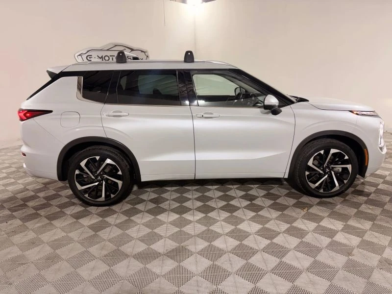 2022 Mitsubishi Outlander - Image 8 of 12
