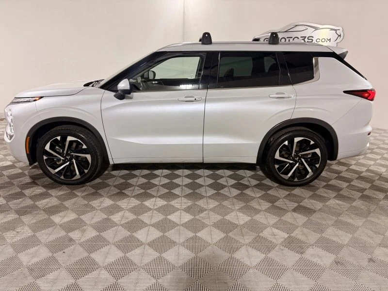 2022 Mitsubishi Outlander - Image 3 of 12