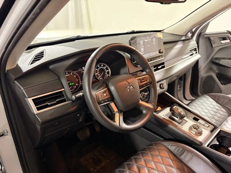 2022 Mitsubishi Outlander - Image 11 of 12