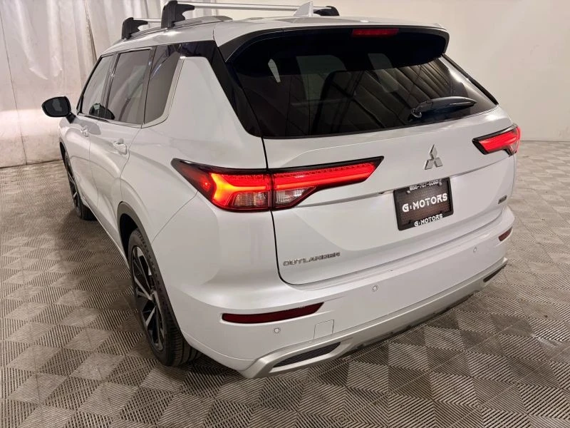2022 Mitsubishi Outlander - Image 5 of 12